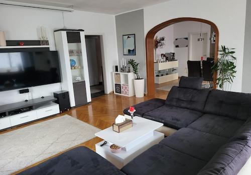 Wohnzimmer mit durchgangsbogen