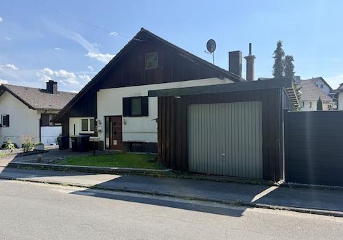 Ansicht mit Garage