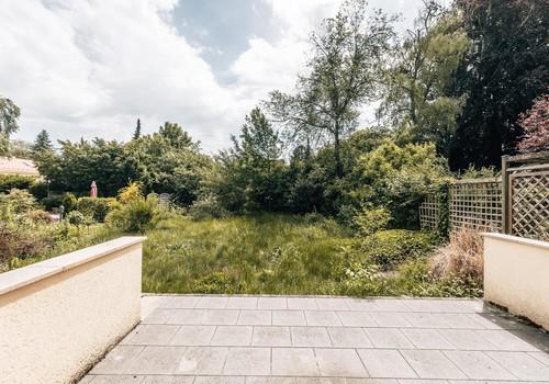 Terrasse mit Garten