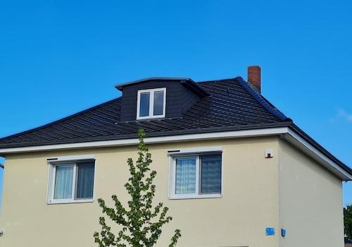 Hausansicht von vorne Straße