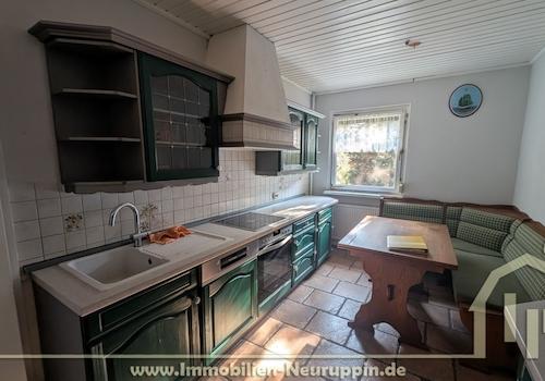 Küche mit Möbeln