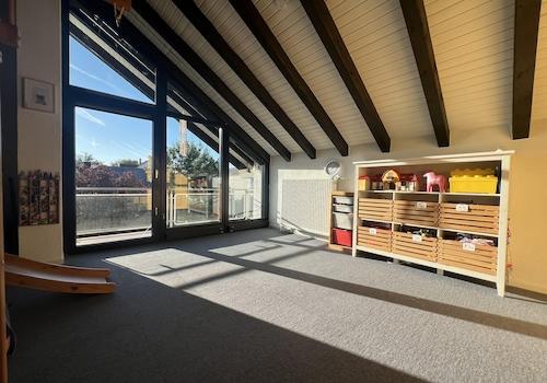 Zimmer mit Balkon im OG