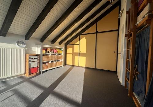 Zimmer mit Balkon im OG