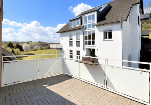 Moderne Balkon mit ländlichem Ausblick
