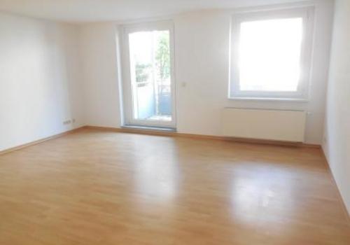 Wohnzimmer mit Balkon