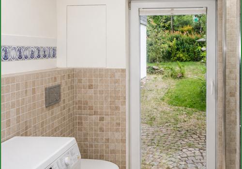 Badezimmer mit Waschmaschienenanschluss Erdgeschoss Fachwerkteil im rechten Flügel
