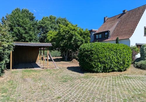 Stellplätze und Carport