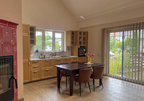 Wohnzimmer mit Küche