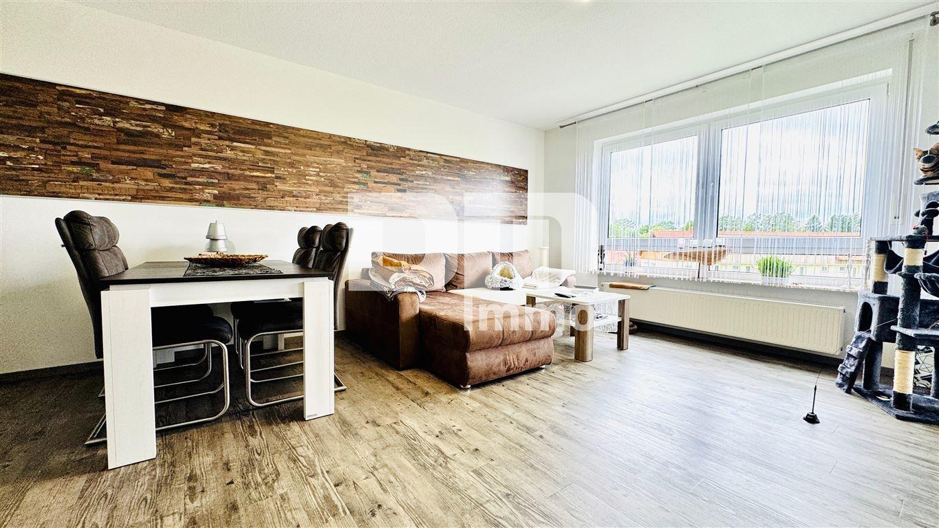 Wohn / Esszimmer / Zugang Balkon