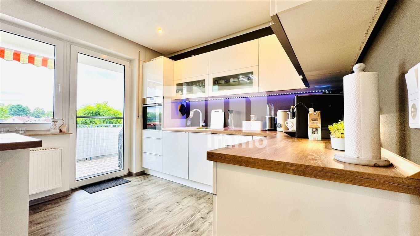 Küche / Hochwertige EBK / Zugang Balkon