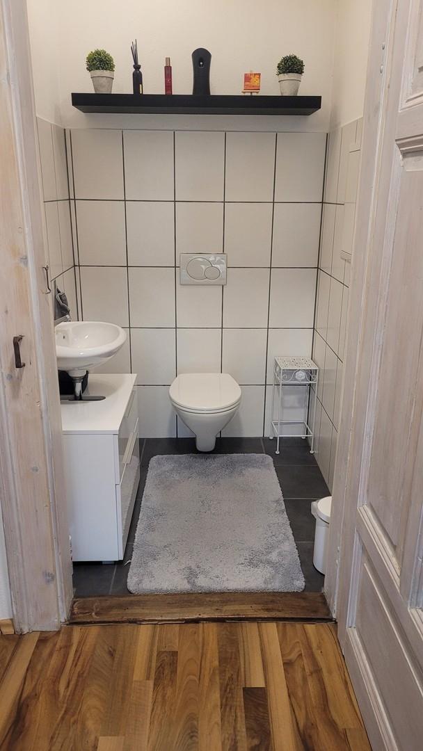 separates WC