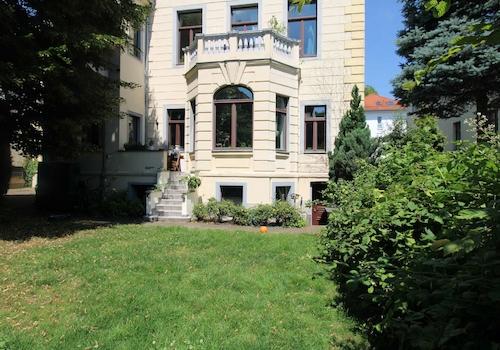 Rückseite mit Garten