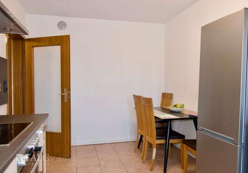 Küche mit Ess-Platz
