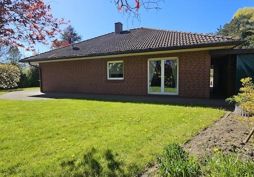 Seitenansicht mit Garten