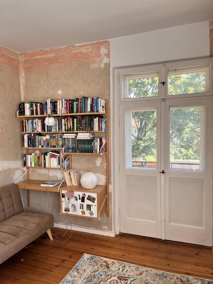 Wohnzimmer und Balkontür