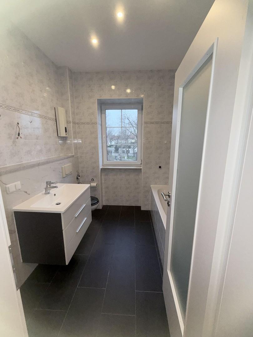 Badezimmer mit Fenster