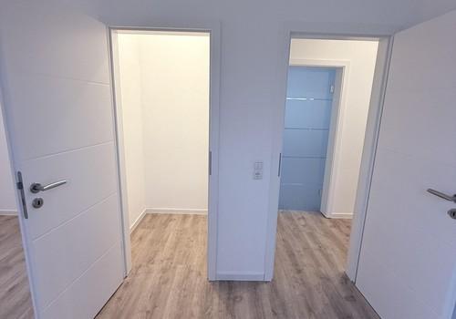 Schlafzimmer mit Abstellbox