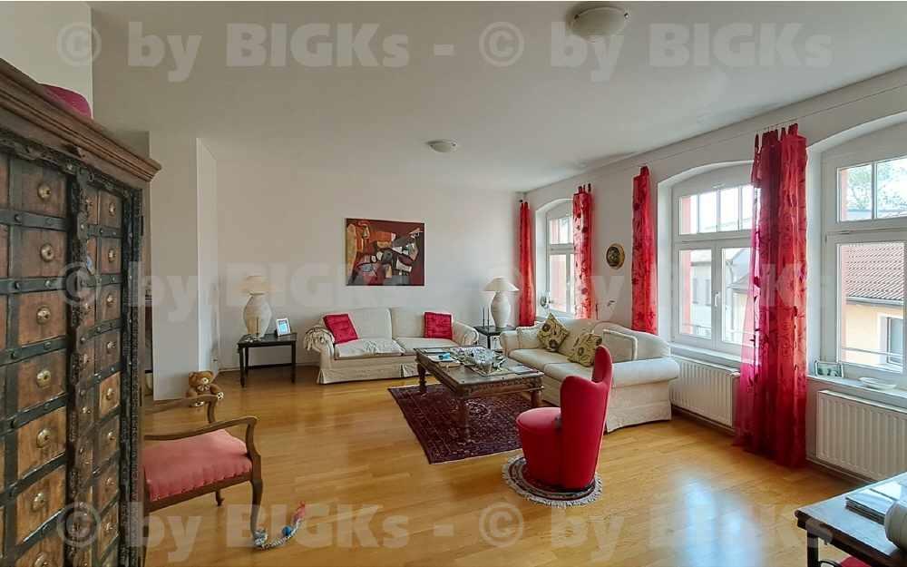 Halle-moeblierte -Wohnung
