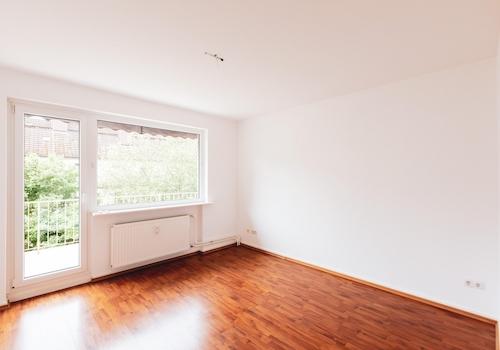 Zimmer mit Balkonzugang