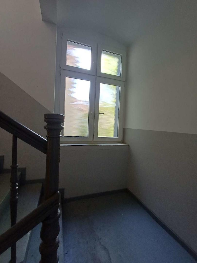 Treppenhaus mit Fenster