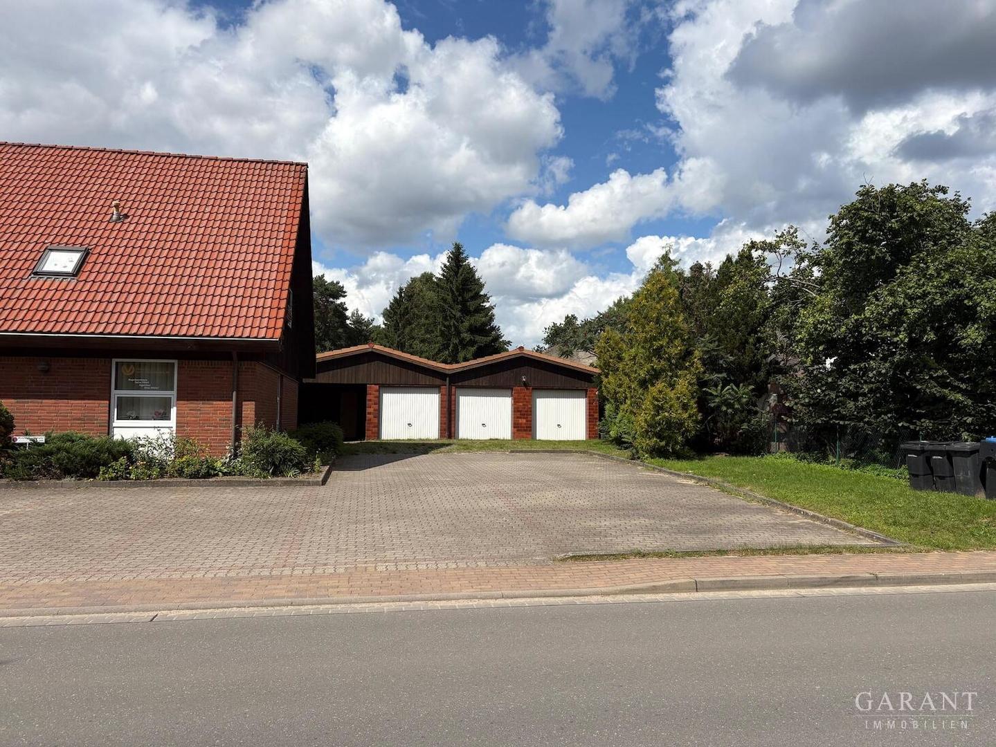 Garagen und Stellplätze