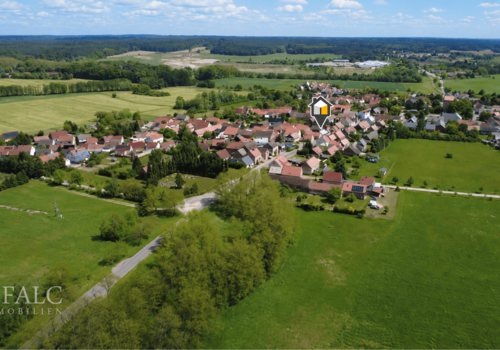 Weitblick über die Ortslage und die naturnahe Umgebung