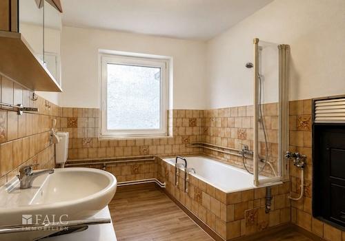 Badezimmer mit Wanne