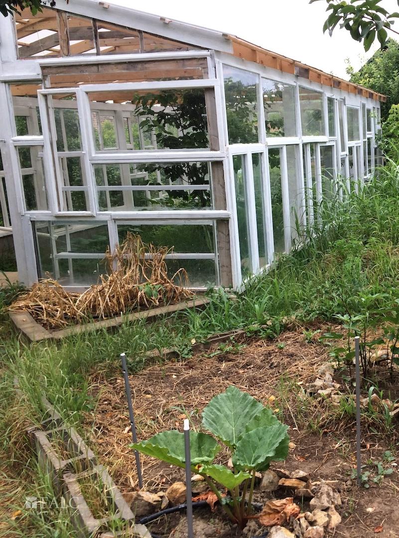  Glass house