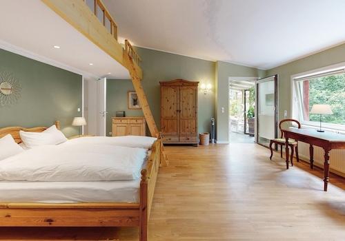 Schlafzimmer kl. Whg.