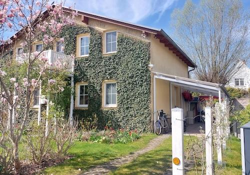 Haus mit seitlichem Carport