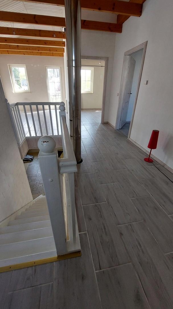 Galerie, Treppe nach unten