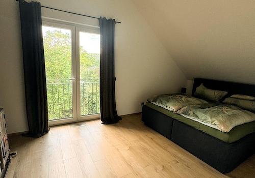 Schlafzimmer DG
