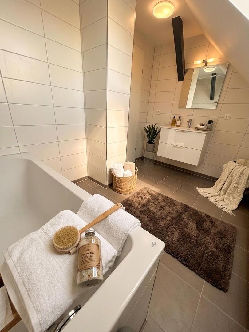Badezimmer möbliert1