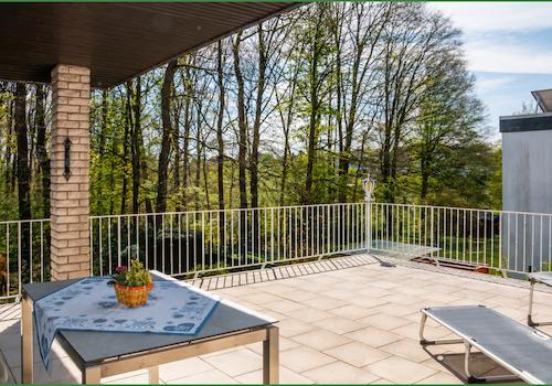 Dachterrasse mit Blick in das Landschaftsschutzgebiet