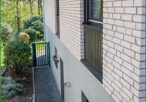 Treppe außen zur Eingangstür Einliegerwohnung