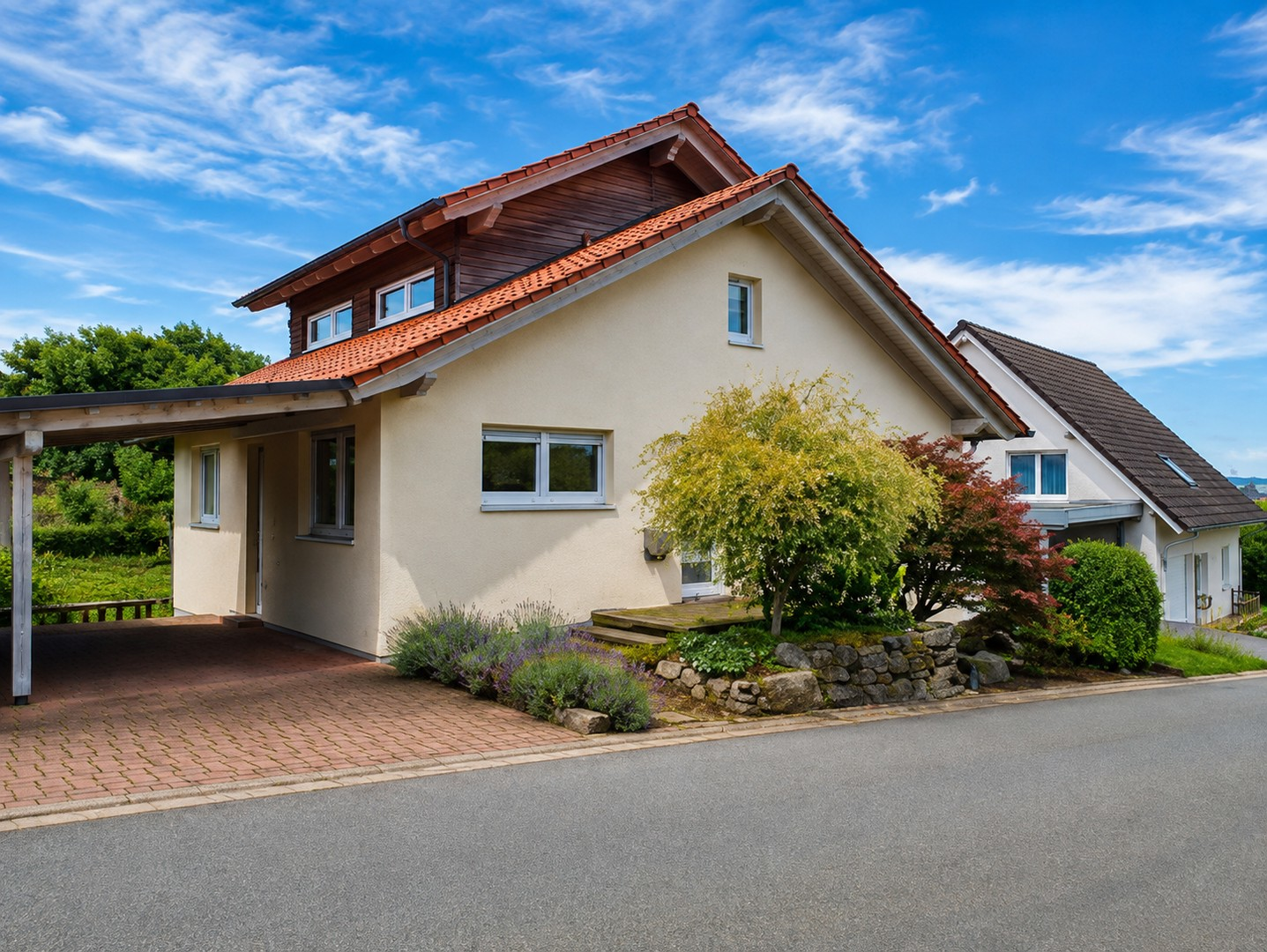 Nordansicht mit Carport