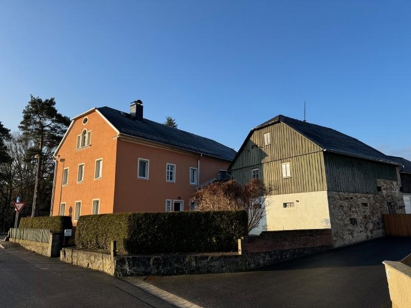 Wohnhaus mit Scheune