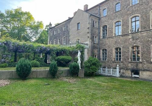 Mittelbau mit Orangerie