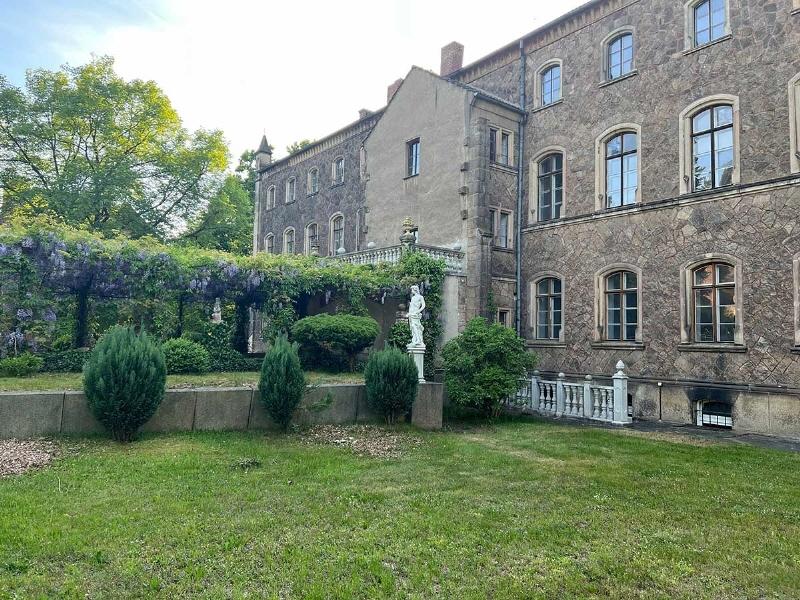 Mittelbau mit Orangerie