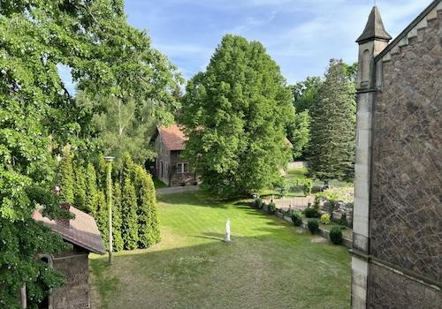Orangerie, Garage und Halle
