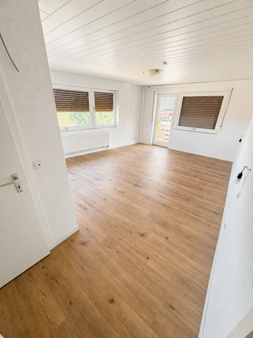Wohnzimmer mit Küchenanschlüss