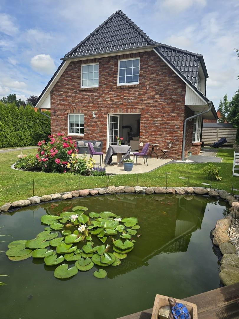 Haus mit Teich