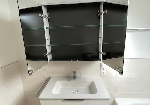 Spiegelschrank