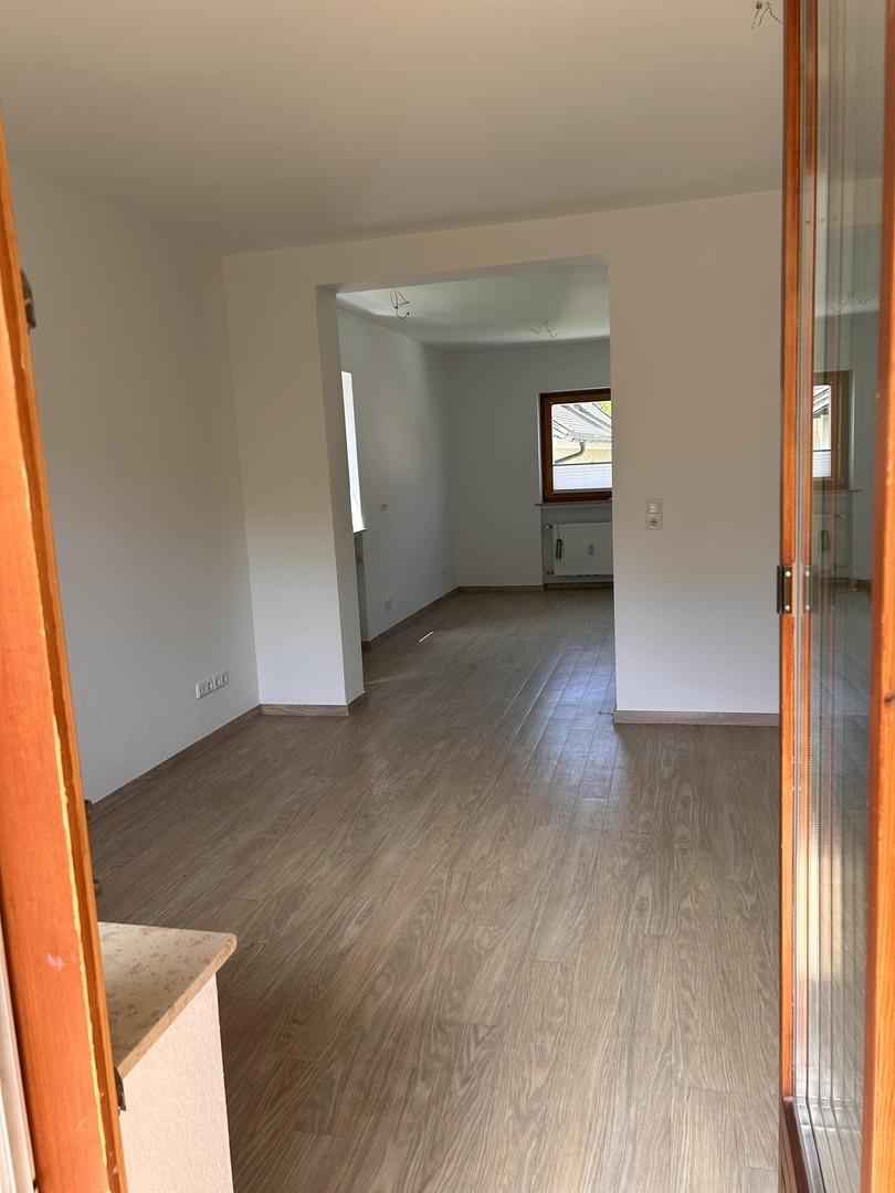 Blick Wohnzimmer - Küche