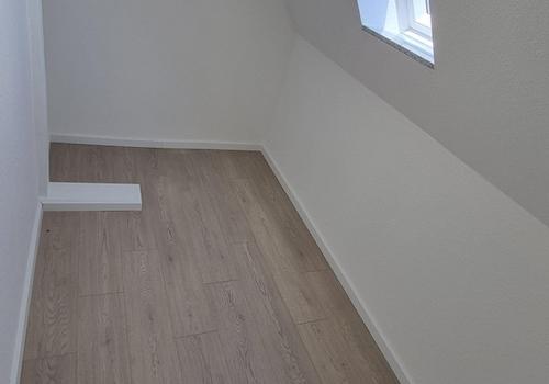 Abstellraum neben Schlafzimmer