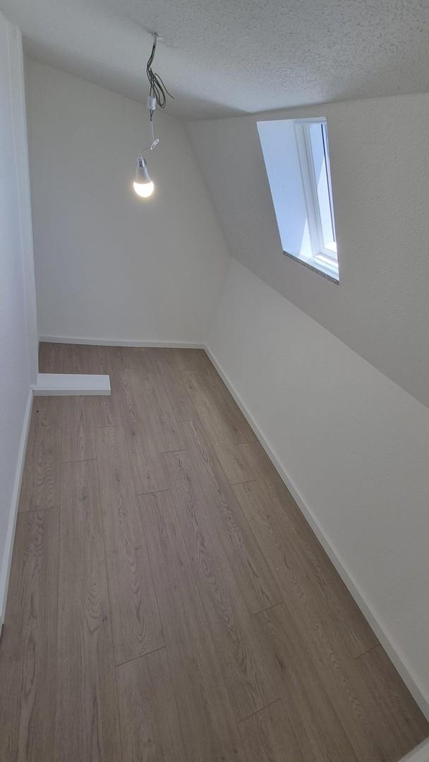 Abstellraum neben Schlafzimmer