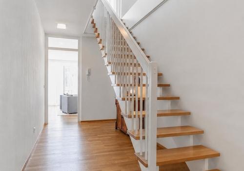 Flur mit Treppe in's 3.OG