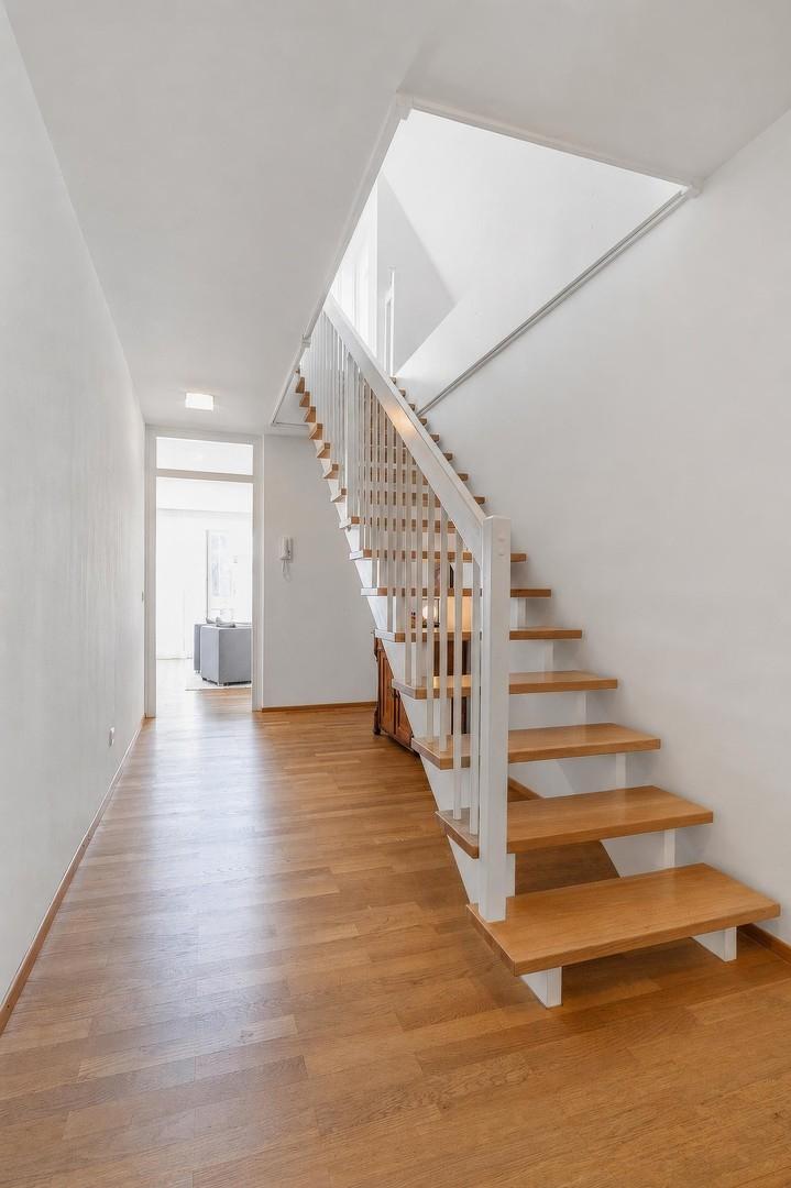 Flur mit Treppe in's 3.OG