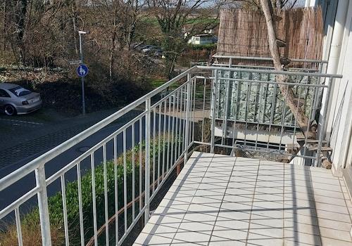 Süd-Balkon Wohnzimmer