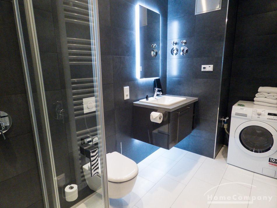 Bad mit stufenloser Dusche + Waschtrockner